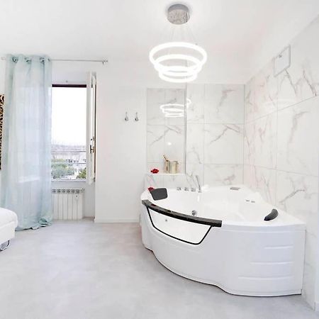 White Panoramic Jacuzzi Suite Trastevere - Top Collection Rom Exteriör bild