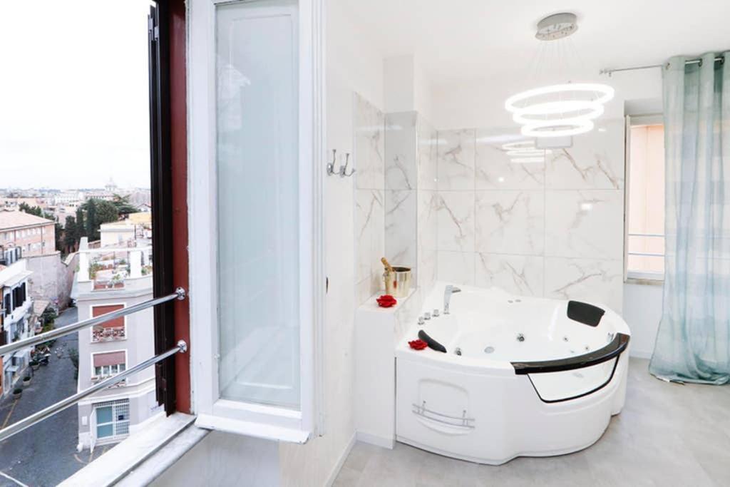 White Panoramic Jacuzzi Suite Trastevere - Top Collection Rom Exteriör bild